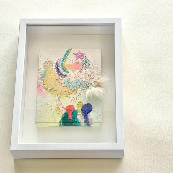 手刺繍入り絵画「星とにじの森の中で。」（額入り） 8枚目の画像