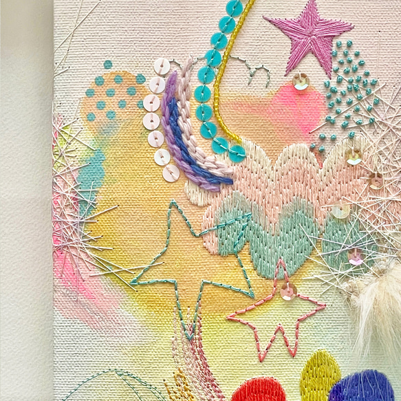 手刺繍入り絵画「星とにじの森の中で。」（額入り） 6枚目の画像