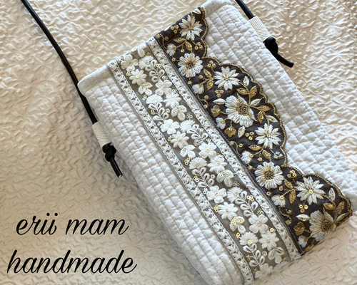 まっくす　インド刺繍生地　スマホサコッシュ インド刺繍 ダマスク柄 刺繍生地 ゴールド ブラック エレガント