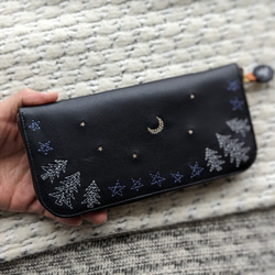 刺繍革財布『森の夜』牛革BLACK×２色（☆Slimラウンドファスナー型） 5枚目の画像