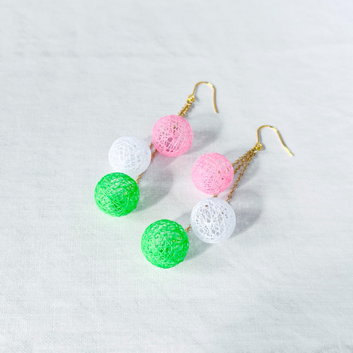 再販】糸玉ピアス/イヤリング 三色団子 着物 成人式 ゆらゆら お団子
