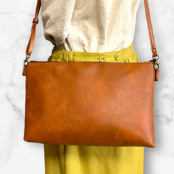 濡れても安心 合皮レザー ショルダーバック サコッシュ 長さ調節可能