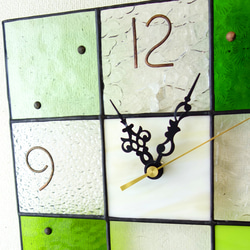 24㎝角・ステンドグラスの掛時計・モザイク24（グリーン系） 5枚目の画像
