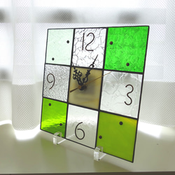 24㎝角・ステンドグラスの掛時計・モザイク24（グリーン系） 8枚目の画像