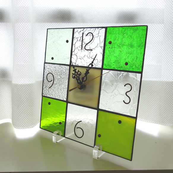 24㎝角・ステンドグラスの掛時計・モザイク24（グリーン系） 8枚目の画像