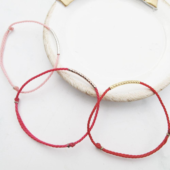 【手織りワックス糸】3色フラワーチューブ|スターリングシルバー×Kゴールドレッド糸ワックスロープラッキーブレスレット| 1枚目の画像