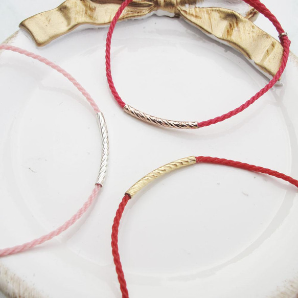 【手織りワックス糸】3色フラワーチューブ|スターリングシルバー×Kゴールドレッド糸ワックスロープラッキーブレスレット| 2枚目の画像