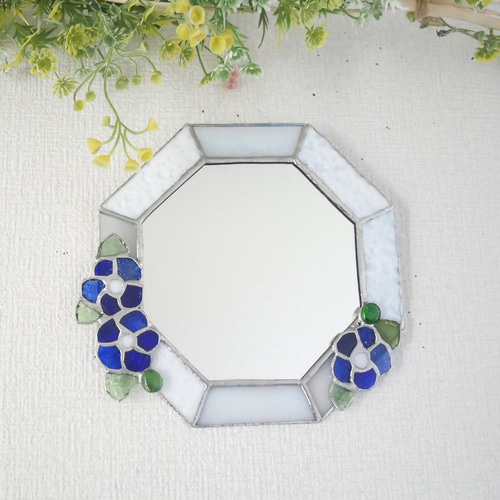 ステンドグラスミラー花飾り(463) ✴︎:.｡.:再販♪ 青い花が咲く八角形のステンドグラスミラー
