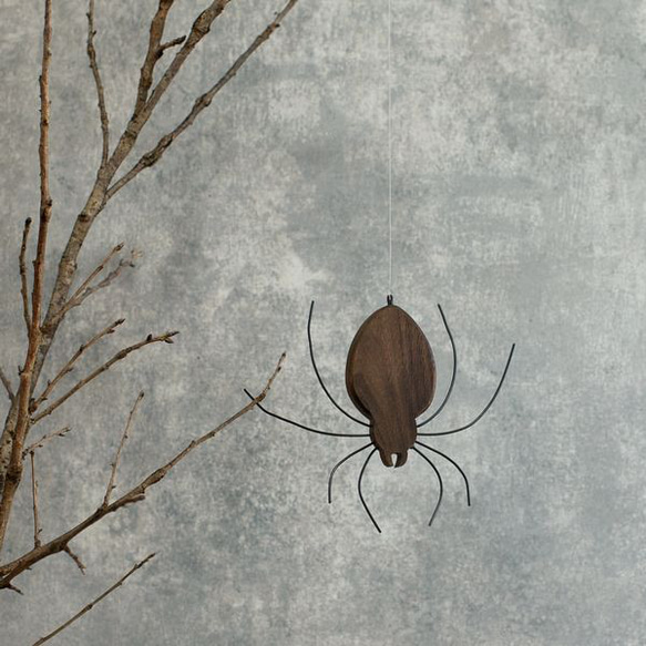 【送料無料】ハロウィン オーナメント クモ 蜘蛛 ウォールデコ 飾り 木製 インテリア 雑貨  オブジェ くも 2枚目の画像