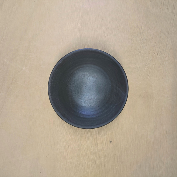 【訳あり品】陶製のザルとボウル／黒・焼き〆陶器（レンジ、オーブン、食洗機ＯＫ） 5枚目の画像