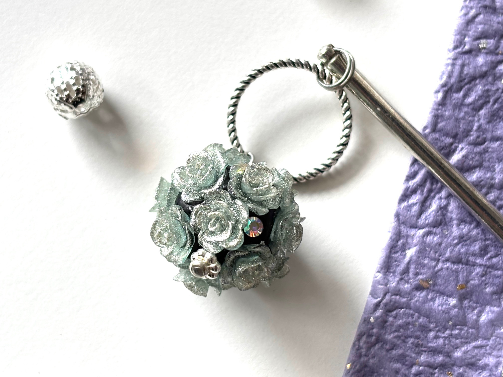 かんざし　薔薇のブーケの様なボールビーズ　水色　ブルー　青　ばら　バラ　ローズ　花　春夏　一本挿し　一本簪