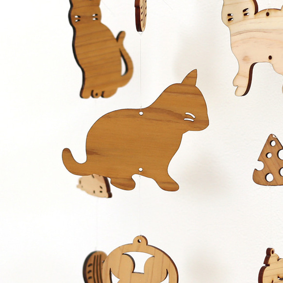 壁にかけられる木のモビール（ネコとネズミ） 4枚目の画像