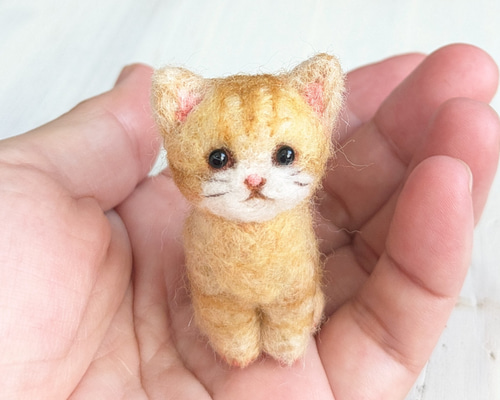 □再販 羊毛フェルトの小さな子猫(ベージュ茶とら猫) 猫グッズ