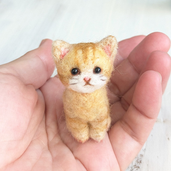 羊毛フェルト猫 サバトラ猫(ロングコート)ブローチ 000000159107_byb8zmG.jpg