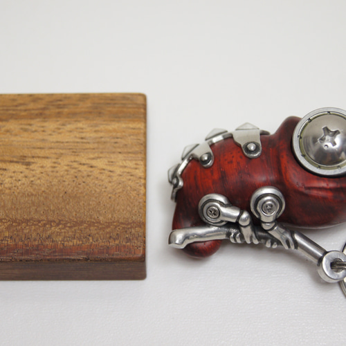 カメレオン の 置き物 キーホルダー 金木工房 パドウク カメレオン パドウク（木材）ピューター（金属）キーホルダーや置物