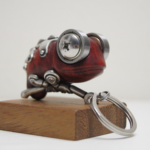 カメレオン の 置き物 キーホルダー 金木工房 パドウク カメレオン パドウク（木材）ピューター（金属）キーホルダーや置物