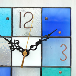 18㎝角/ステンドグラスの掛け置き時計・モザイク18（青色系/イメージは海）【受注制作】 3枚目の画像