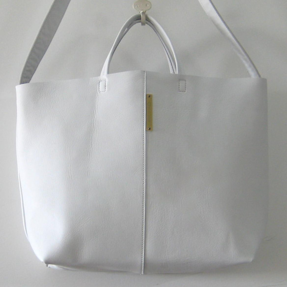 ショルダースモール ホワイト　本革製　2WAYショルダーバッグ 1枚目の画像