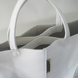 ショルダースモール ホワイト　本革製　2WAYショルダーバッグ 2枚目の画像