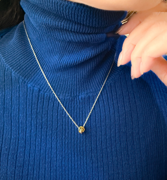 【ifumé】つけっぱなしOK！シルバーのプチトリニティ サージカルステンレスネックレス 5枚目の画像