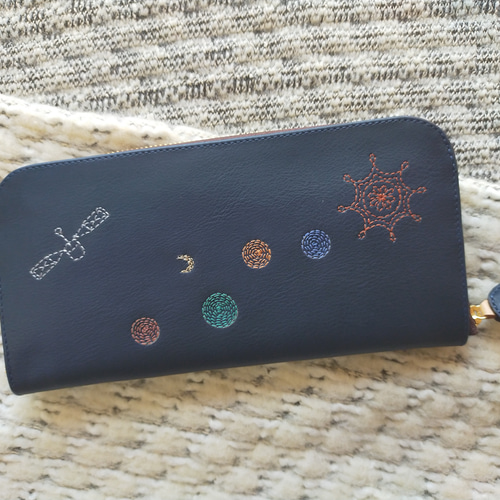 刺繍革財布『宇宙』NAVY×colors（牛革）ラウンドファスナー型 長