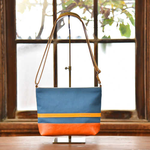 八幡帆布鞄】革と高島帆布のよこショルダーバック 琵琶湖ブルー S