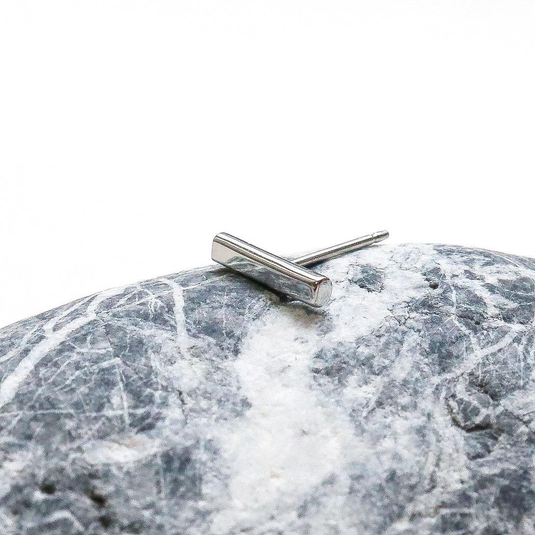 ステンレス製ミニマルなバーピアス 片耳~stainless pierced earring L（single）~