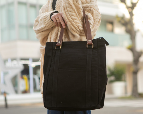 ほぼ未使用! 美品 最高級! 革蛸 肉厚レザー×キャンバス大型トートバッグ 未使用 Dakota トートバッグ 肉厚レザー - メルカリ