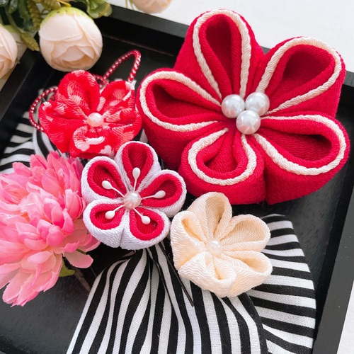 つまみ細工 髪飾り 成人式 振袖 袴 浴衣 七五三 赤 黒×白 ストライプ