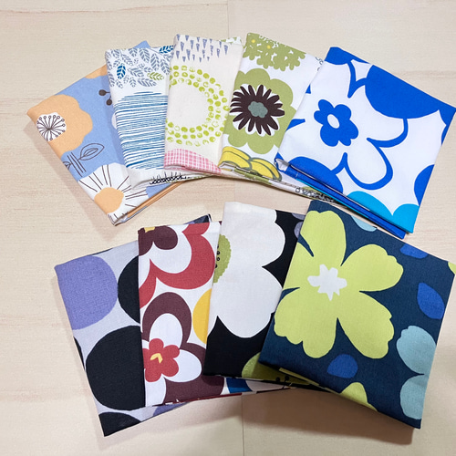 ハンカチみたいな 二つ折り サニタリー ケース☆ナプキン入れ☆マスク