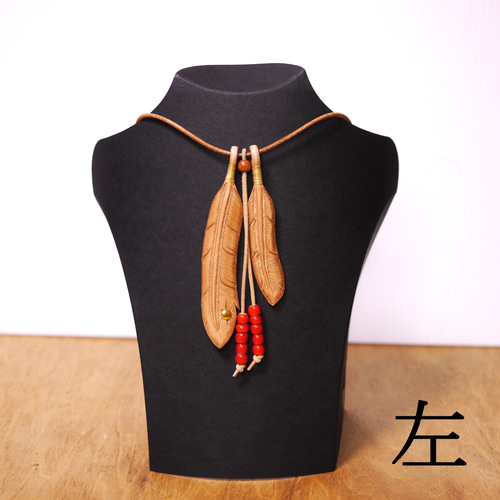 レザー・フェザー・ネックレス （大・サンバースト＆中）左向き 昭南