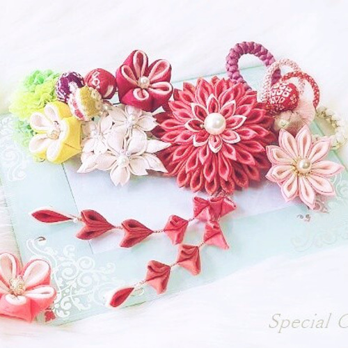 ⚜ 正絹髪飾り 八重桜やガーベラ つまみ細工 / 箱付【赤x珊瑚色xピンク