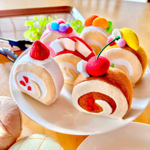 ケーキ屋さんになりたい‼︎おままごと☆フェルトのロール&三角ケーキ屋