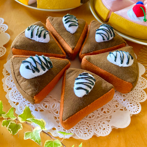 ケーキ屋さんになりたい‼︎おままごと☆フェルトのロール&三角ケーキ屋