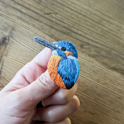 カワセミの刺繍ブローチ　オス　鳥 2枚目の画像