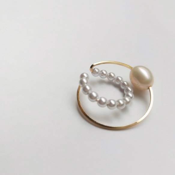 フォーマルなMoon淡水真珠/K14gf イヤーカフ（イヤーカフを前後のデザイン左右お好みの耳で） 3枚目の画像