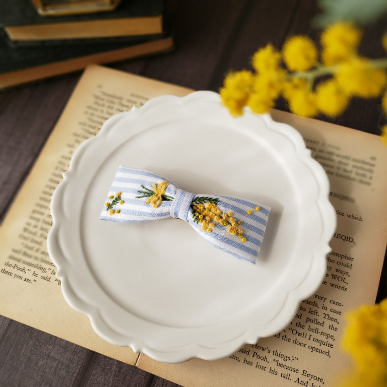 ミモザ刺繍　リボンバレッタ／ブローチ　ストライプ