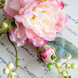 【ピンクグラデーションピオニーとグリーンベリー】｜アーティフィシャルフラワー 花瓶アレンジ| 春｜ギフト・インテリア雑貨 11枚目の画像