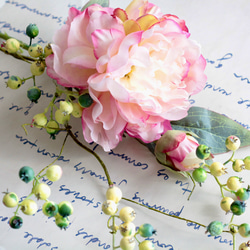 【ピンクグラデーションピオニーとグリーンベリー】｜アーティフィシャルフラワー 花瓶アレンジ| 春｜ギフト・インテリア雑貨 8枚目の画像
