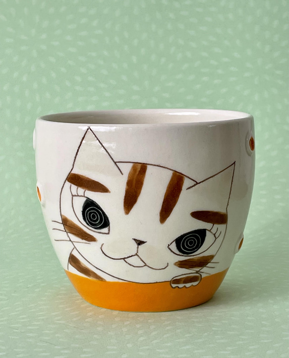 猫絵湯呑み(ひと休み中の茶トラ猫)オレンジ 2枚目の画像
