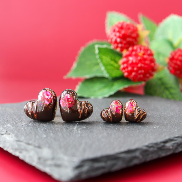 ミニハート チョコレートピアス(ダークチョコ) フェイクスイーツ バレンタイン チョコレート ショコラ ハート 9枚目の画像