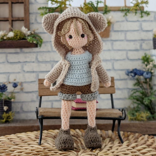 小さな編みぐるみクマ(ベージュ) ハンドメイド テディベア