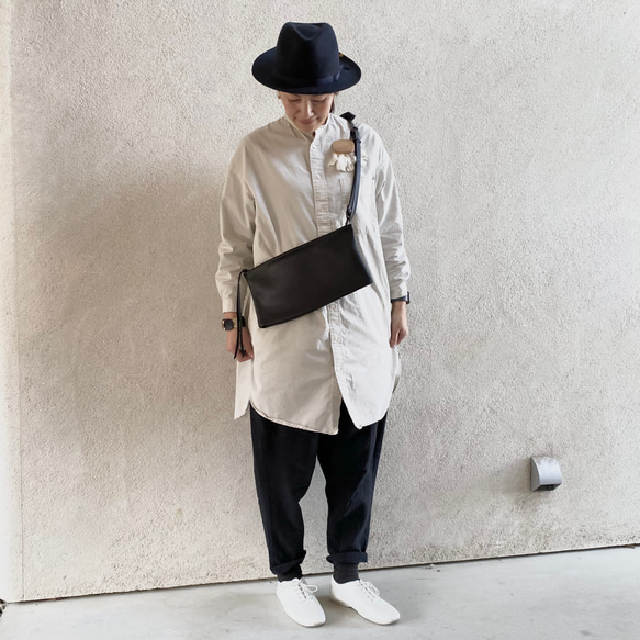 付け替えできるショルダー　レザー　ZIP BAG　M (long)   ブラック 3枚目の画像