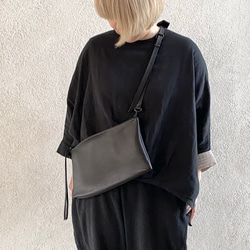 付け替えできるショルダー　レザー　ZIP BAG　M (long)   ブラック 8枚目の画像