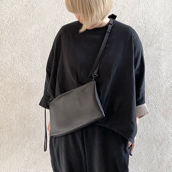 【新モデル】付け替えできるショルダー　レザー　ZIP BAG　M (long)   ブラック 8枚目の画像