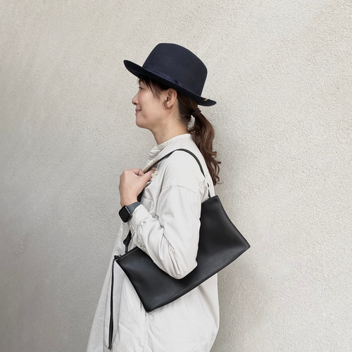 付け替えできるショルダー レザー ZIP BAG M (long) ブラック ボディ