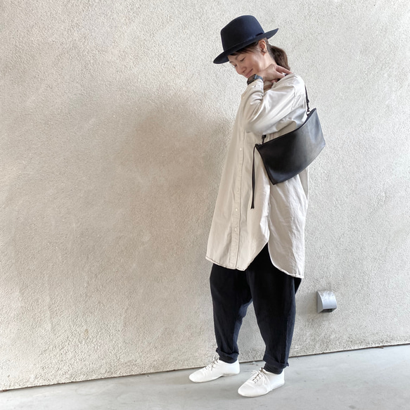 付け替えできるショルダー　レザー　ZIP BAG　M (long)   ブラック 4枚目の画像