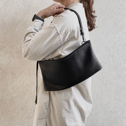 【新モデル】付け替えできるショルダー　レザー　ZIP BAG　M (long)   ブラック 2枚目の画像