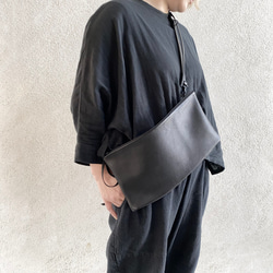 付け替えできるショルダー　レザー　ZIP BAG　M (long)   ブラック 6枚目の画像