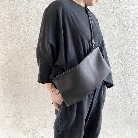 付け替えできるショルダー　レザー　ZIP BAG　M (long)   ブラック 6枚目の画像